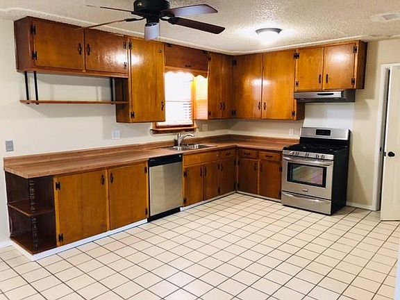 3rd image of 4124 Carma Dr