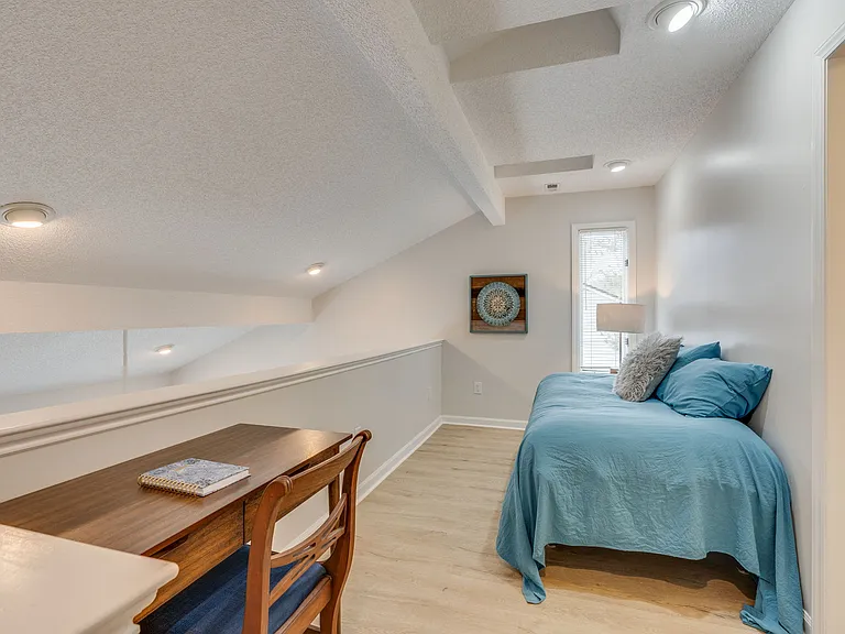 5009 Emerald Dr — Photo 9