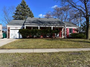 680 Indian Spring Ln, Buffalo Grove, IL 60089