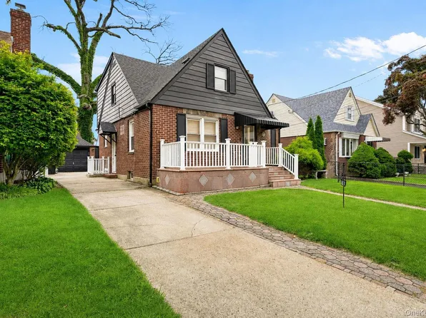 169 Rintin Street, Franklin Square, NY 11010