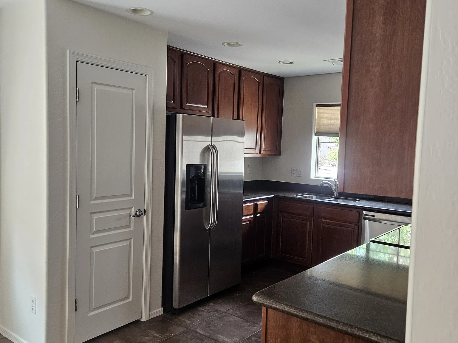 3 bed, 1620 sqft, $2,100 — Photo 2
