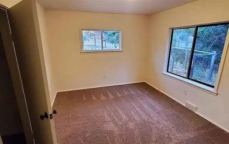 2 bed, 1000 sqft, $1,850 — Photo 3