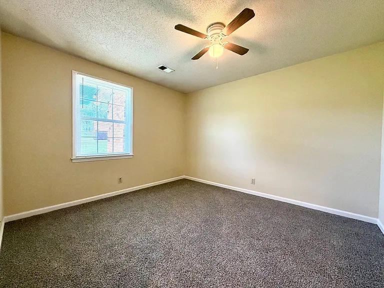 Bancroft Circle Apartments — Photo 11