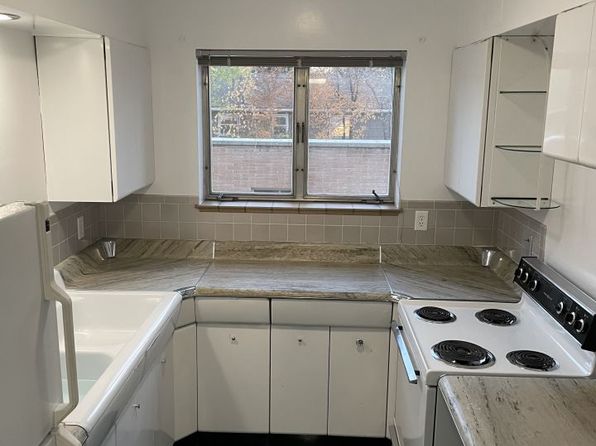 421 5th St W