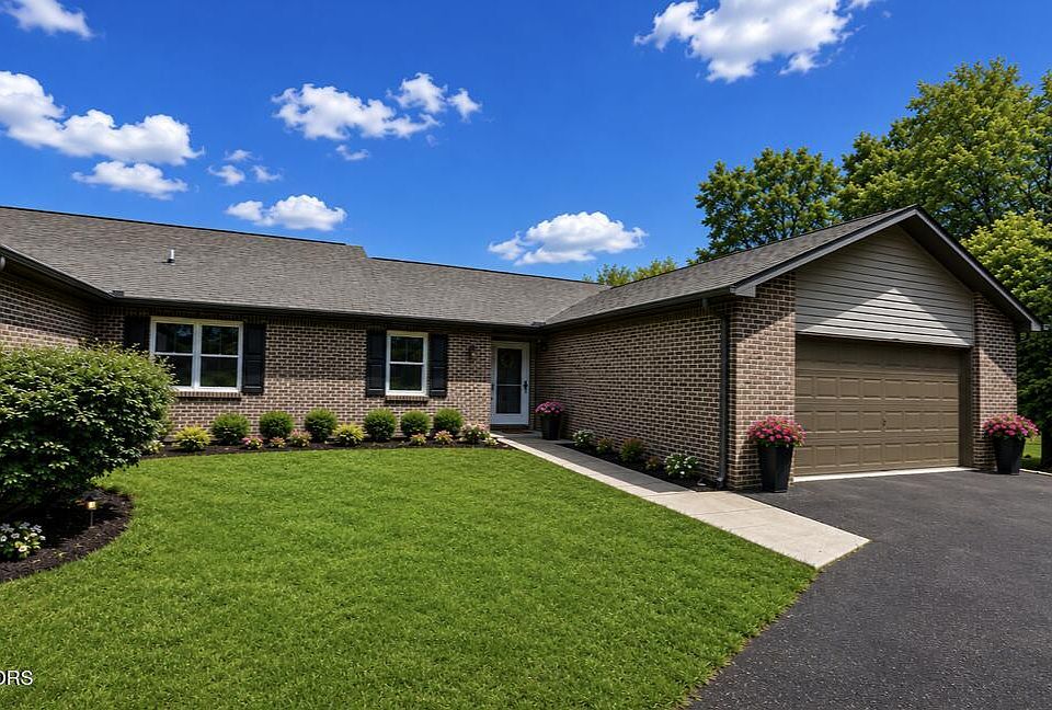 1st image of 330 Villa Dr