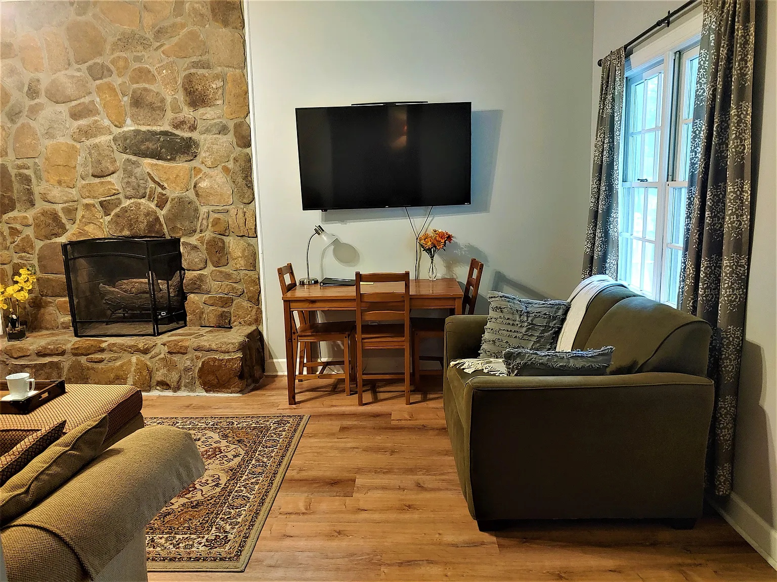 1 bed, 700 sqft, $1,450 — Photo 2