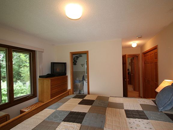 5th image of 6727 Marilyn Dr N