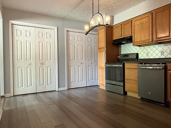 5th image of 152 Roxanne St