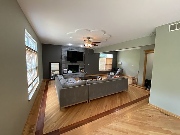 4th image of 15450 Nolan Ct