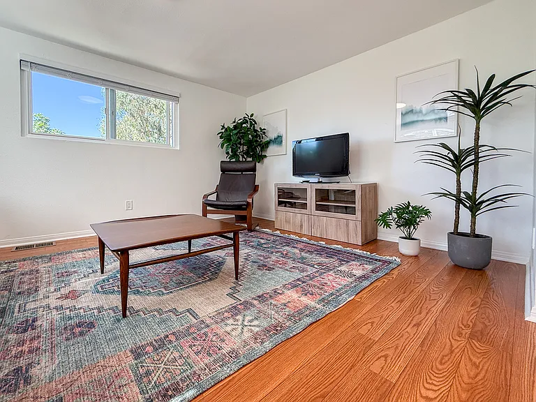 6255 1/2 Saylin Ln — Photo 2