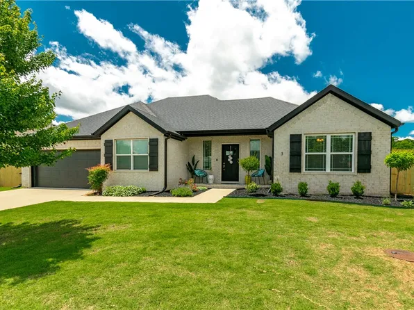 1571 S Borden St, Fayetteville, AR 72701