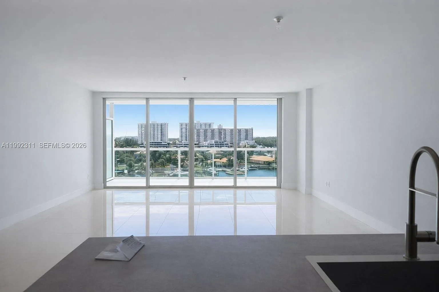 400 Sunny Isles Condo Eas — Photo 1