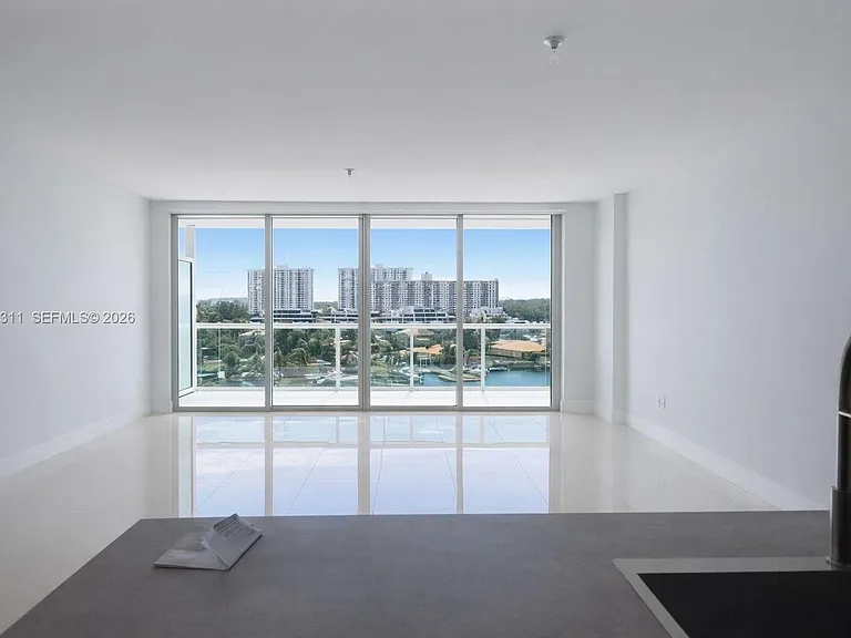 400 Sunny Isles Blvd #819 — Photo 1