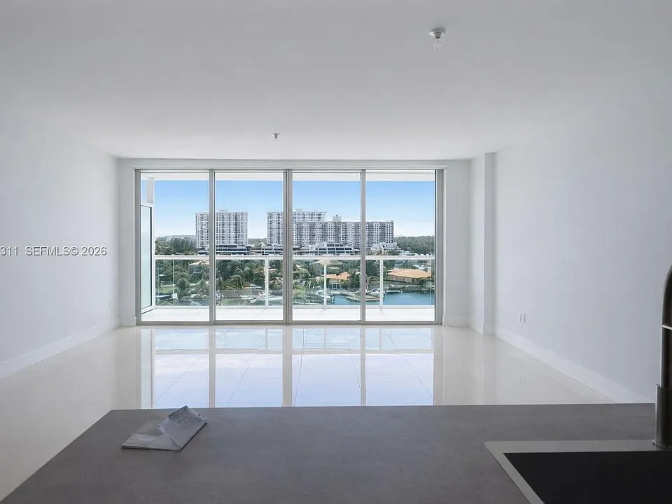 400 Sunny Isles Blvd #819