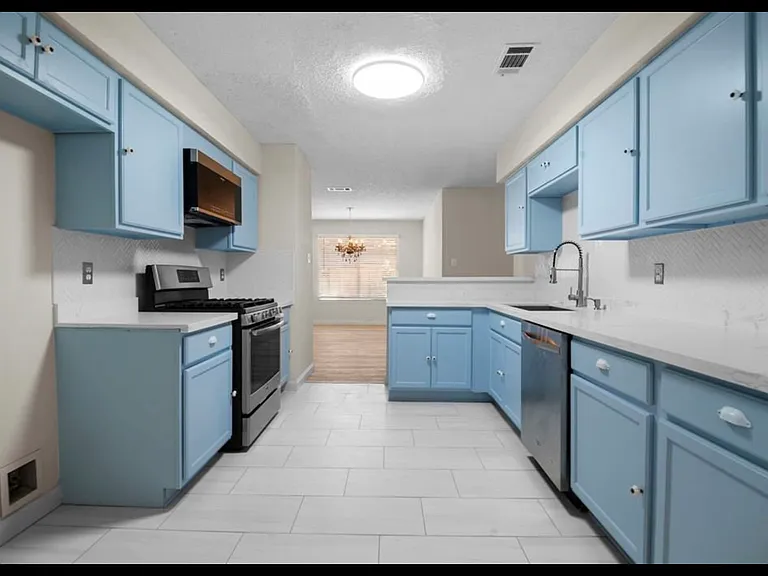 2311 Lexington Woods Dr — Photo 18