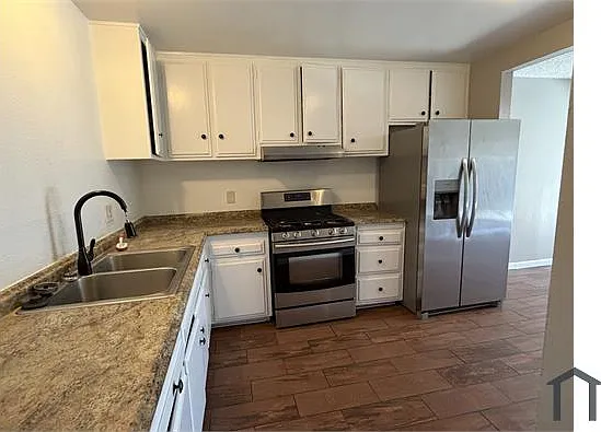 3 bed, 1150 sqft, $3,495 — Photo 3