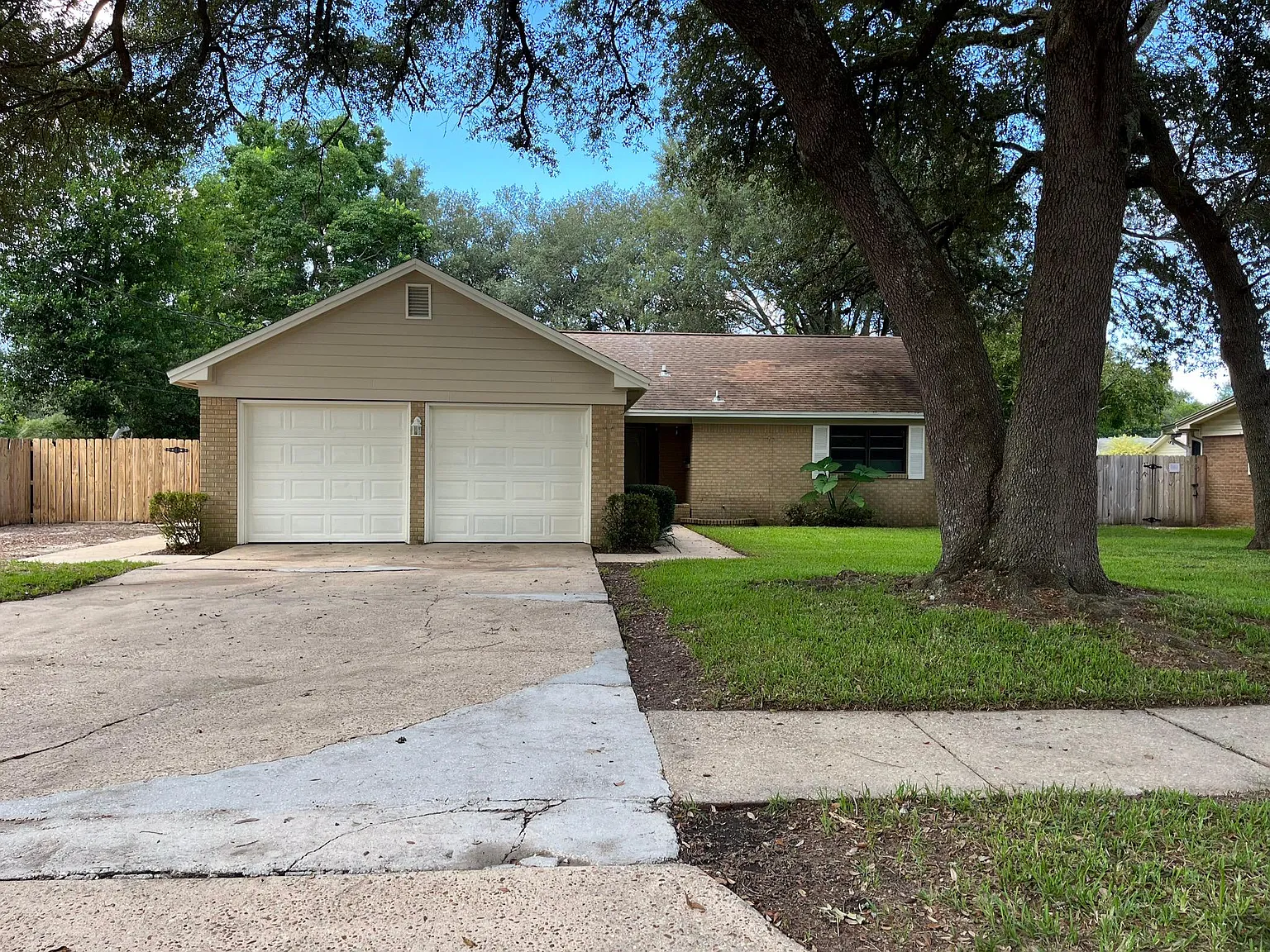 3 bed, 1273 sqft, $1,950 — Photo 2