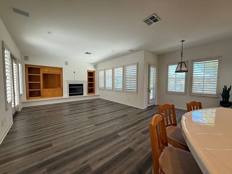 990 Clear Sky Pl — Photo 3
