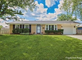 221 Serenade Ct, Schaumburg, IL 60193