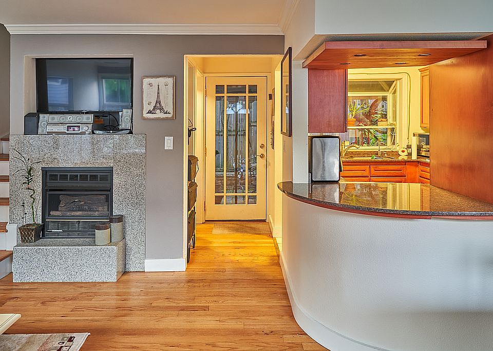 1st image of 1600 15th Ave #1610