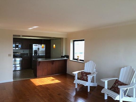 4th image of 500 North St