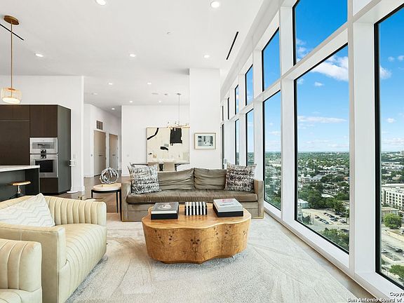 2nd image of 123 Lexington #1806