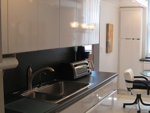 4th image of 4200 Hillcrest Dr APT 210