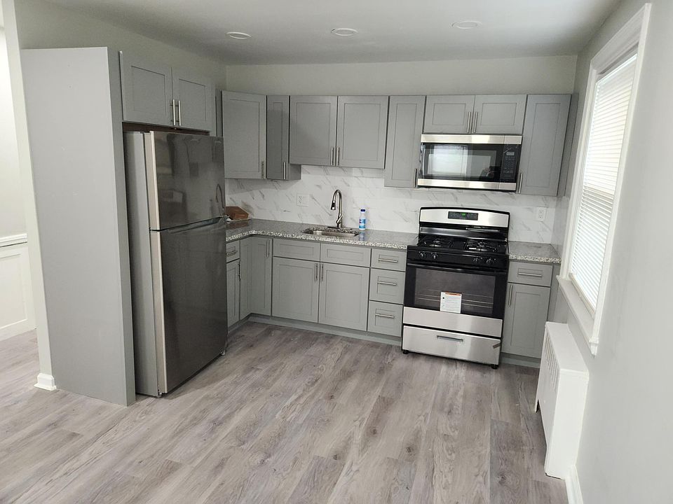 1st image of 611 Glenview St Floor 1