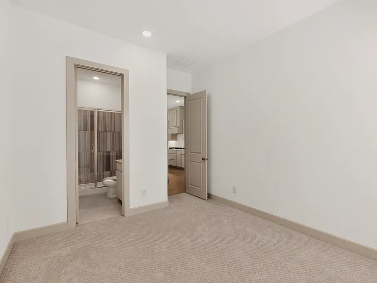 4013 Chastetree Ln — Photo 35