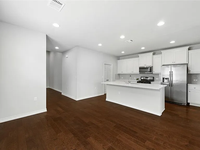 11921 Cimaizon Dr — Photo 2