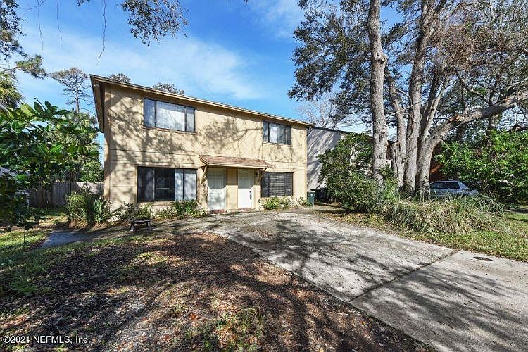 2nd image of 252/246 Poinsettia Ct
