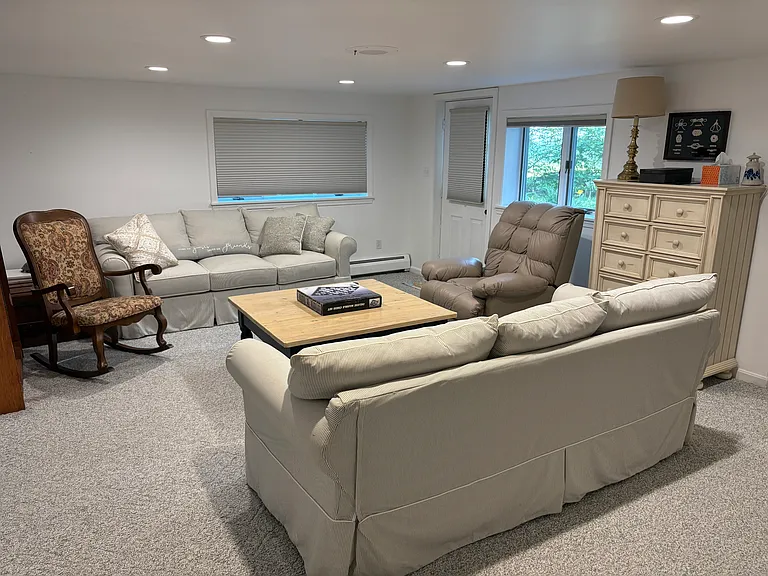219 Seaside Ave — Photo 2