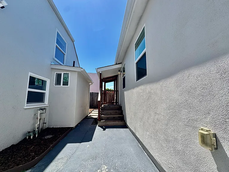 1835 108th Ave #ADU — Photo 23