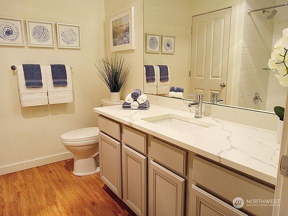 5th image of 2301 NE Blakeley Street #303