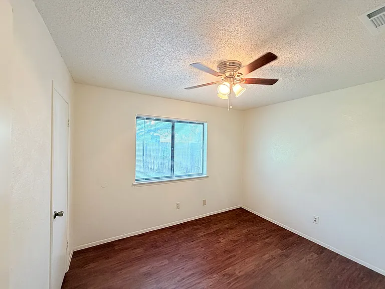 10904 Meadgreen Ct — Photo 28