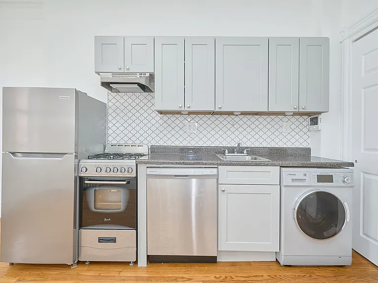 430 E 66th St #20 — Photo 4