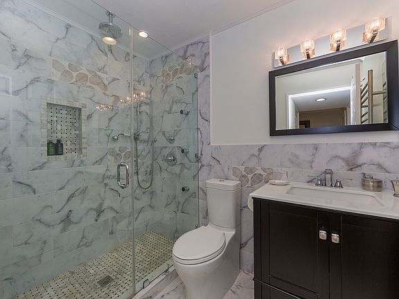 5th image of 5530 Owensmouth Ave APT 302