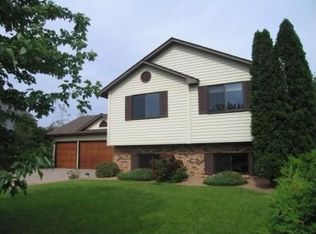 2216 McAfee Cir N, Maplewood, MN 55109