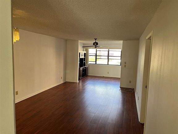 5th image of 10303 Sunrise Lakes Boulevard #206