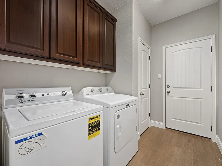 8620 Alophia Dr — Photo 17