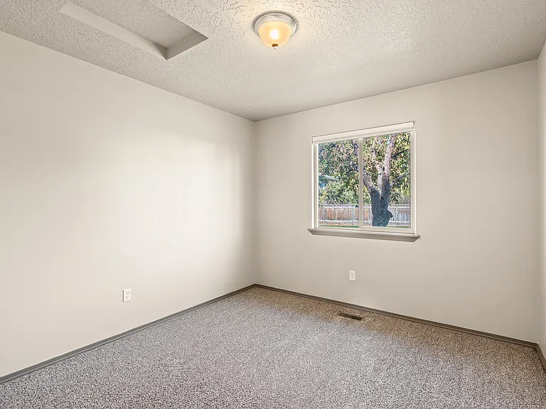 178 E Northridge Ct — Photo 25