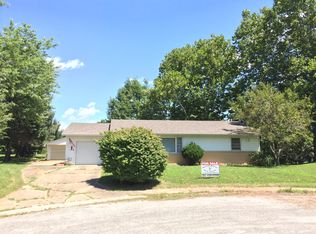 8 Edgelea Cir, Clinton, IL 61727