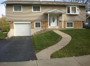 1485 Gentry Rd, Hoffman Estates, IL 60169