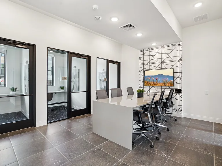 The Pullman Luxury Apartments — Photo 43