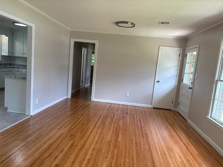 811 Godwin Rd — Photo 5