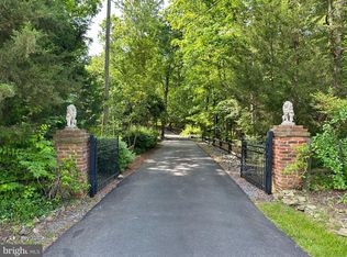 12311 Popes Head Rd, Fairfax, VA 22030