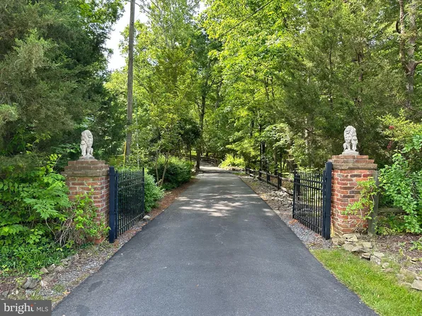 12311 Popes Head Rd, Fairfax, VA 22030