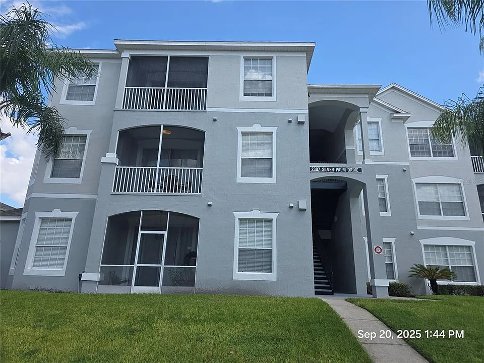 2307 Silver Palm Dr #202