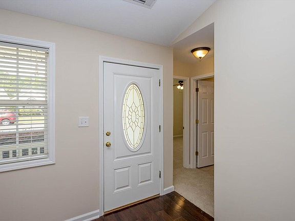 5th image of 327 Beryl Dr