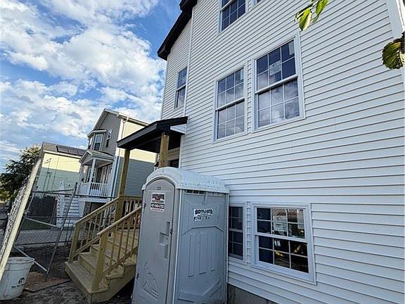 2nd image of 352 Willard Ave